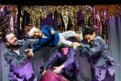 "Trust me for a while Fornier" © Vincent Arbelet. "Trust me for a while Fornier" © Vincent Arbelet.