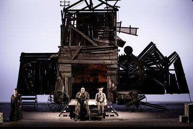 "L'Arlésienne" © Thomas Amouroux. "L'Arlésienne" © Thomas Amouroux.