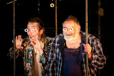 "Qui a tué mon père" par la Compagnie Kumulus © Kalimba. "Qui a tué mon père" par la Compagnie Kumulus © Kalimba.