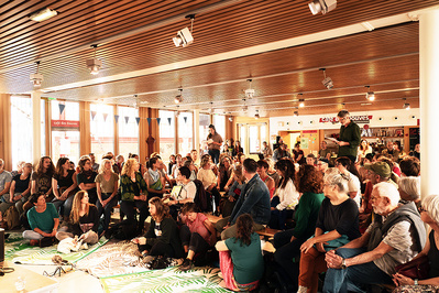"Le Chien, la Traductrice et l'Enfant" © Pierre Planchenault. "Le Chien, la Traductrice et l'Enfant" © Pierre Planchenault.