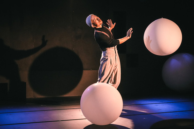 © Ayaka Tomokane. © Ayaka Tomokane.