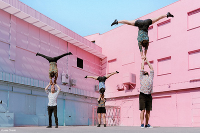 "Kontact" © Julie Cherki. "Kontact" © Julie Cherki.