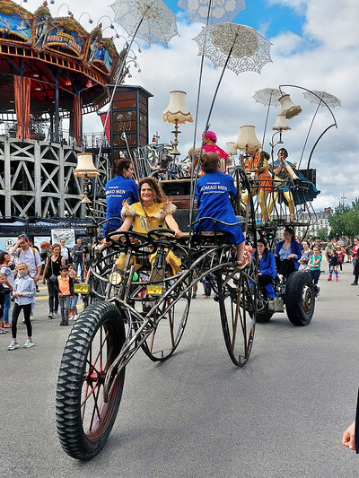 Cie Nomad Nomad "L'Ethno Machine" © Cie Nomad Nomad. Cie Nomad Nomad "L'Ethno Machine" © Cie Nomad Nomad.