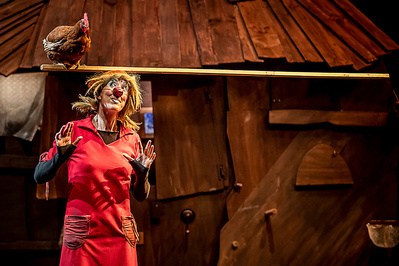 "Être vivant" Un OVNI créatif d'une grande poésie qui soulève la "Gallus gallus domesticus" à hauteur d'homme et de femme "Être vivant" Un OVNI créatif d'une grande poésie qui soulève la "Gallus gallus domesticus" à hauteur d'homme et de femme