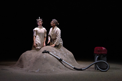 "Aspirator" © Julie Mouton. "Aspirator" © Julie Mouton.