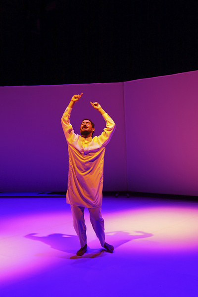 "Gloria mundi" © Carni Bird. "Gloria mundi" © Carni Bird.