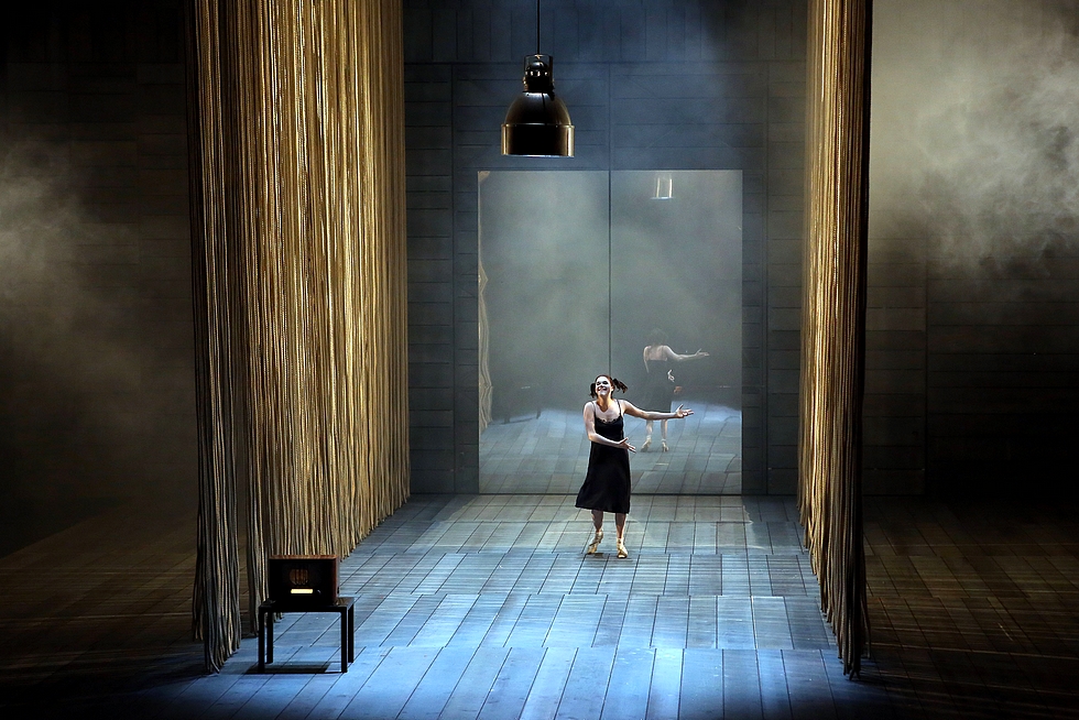 Estelle Poscio © Laurencine Lot. Estelle Poscio © Laurencine Lot.