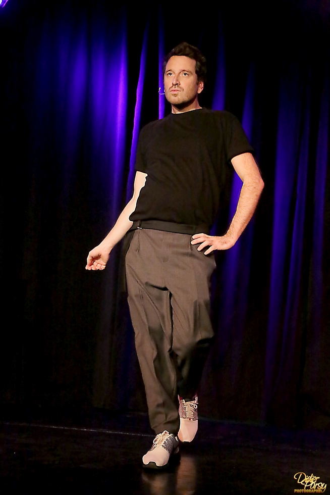 Scarica Gratis Images Libre Homo Sourire Charmeur L Humour En Plus Jeremy Lorca Est dernière par