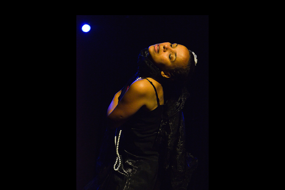 "Sunny Side"… Une jolie traversée de scène dansée et chantée pour célébrer la chanteuse Billie Holiday
