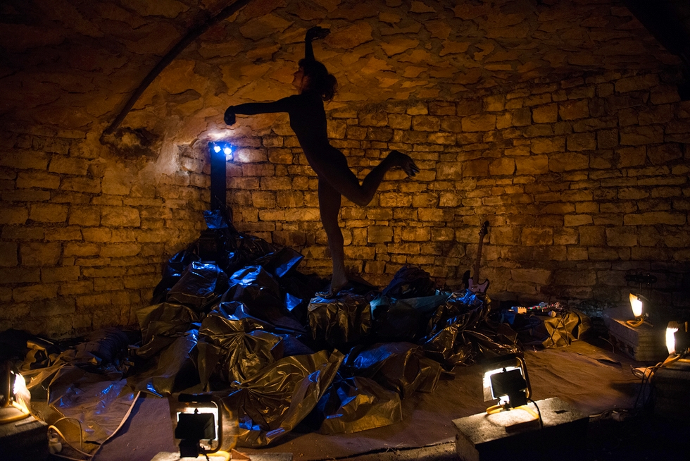 "Comme je suis terrain vague", mise en scène de Simon Vincent, avec Anaïs Marty © Patrice Forsans.