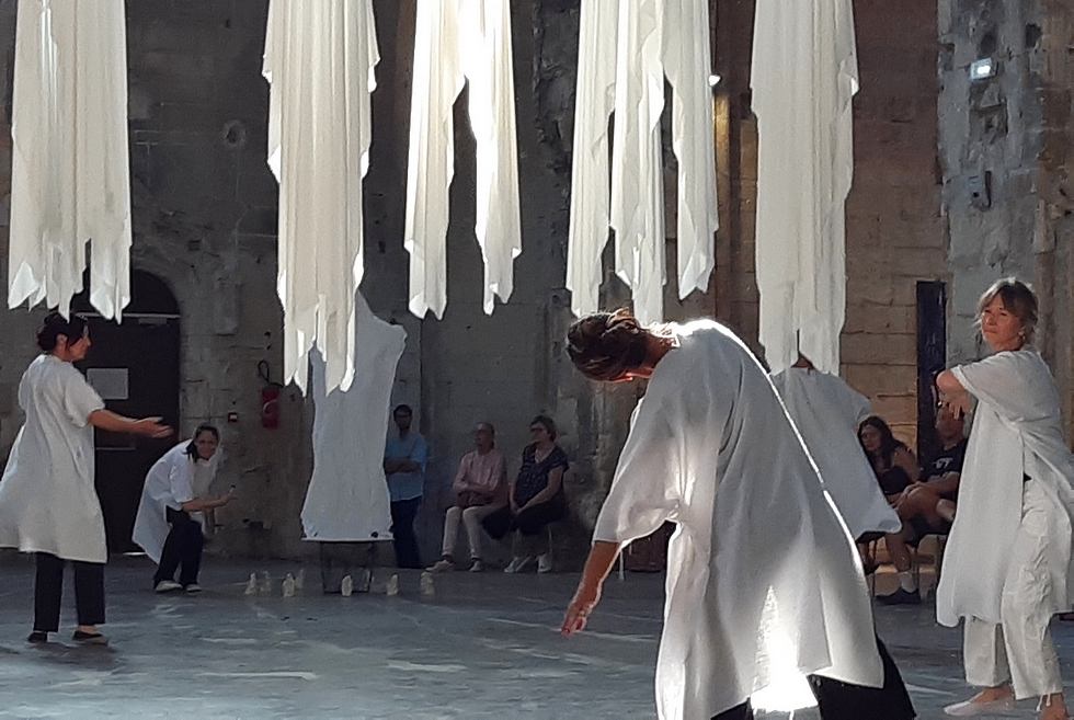Ghost Shirts (performance dansée) © Philippe Mercier.