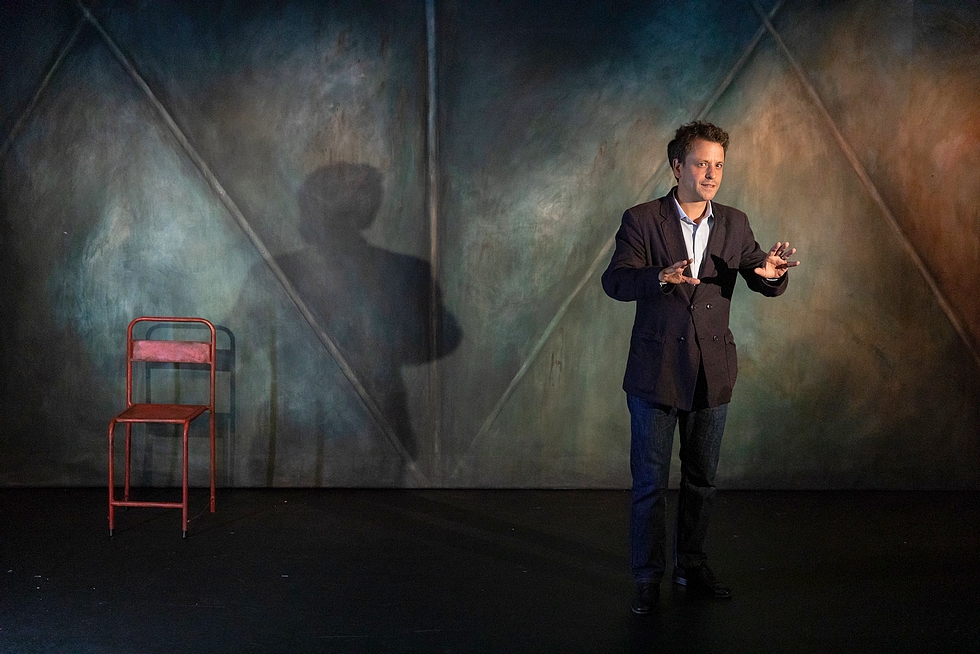 Maxime d’Aboville dans "Je ne suis pas Michel Bouquet" © Victor Tonelli. Maxime d’Aboville dans "Je ne suis pas Michel Bouquet" © Victor Tonelli.