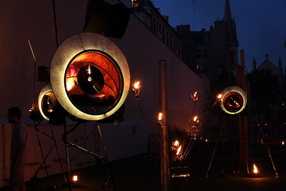"Temps qui courent", Cie Carabosse © Gil Chauveau. "Temps qui courent", Cie Carabosse © Gil Chauveau.
