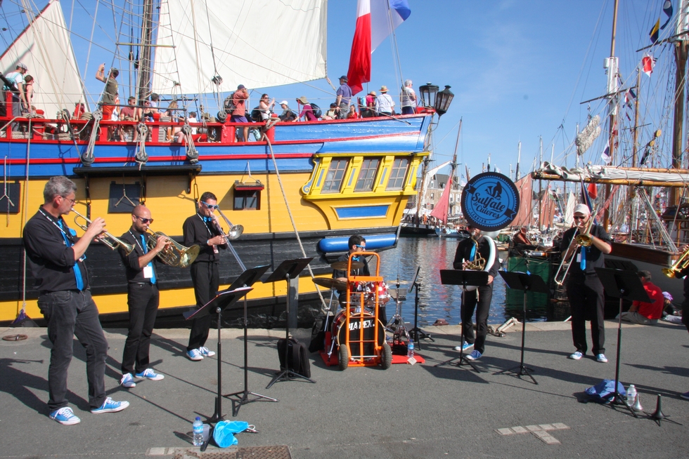 Groupe "Sulfate de cuivres" sur le port de Paimpol (22), août 2019 © Gil Chauveau.