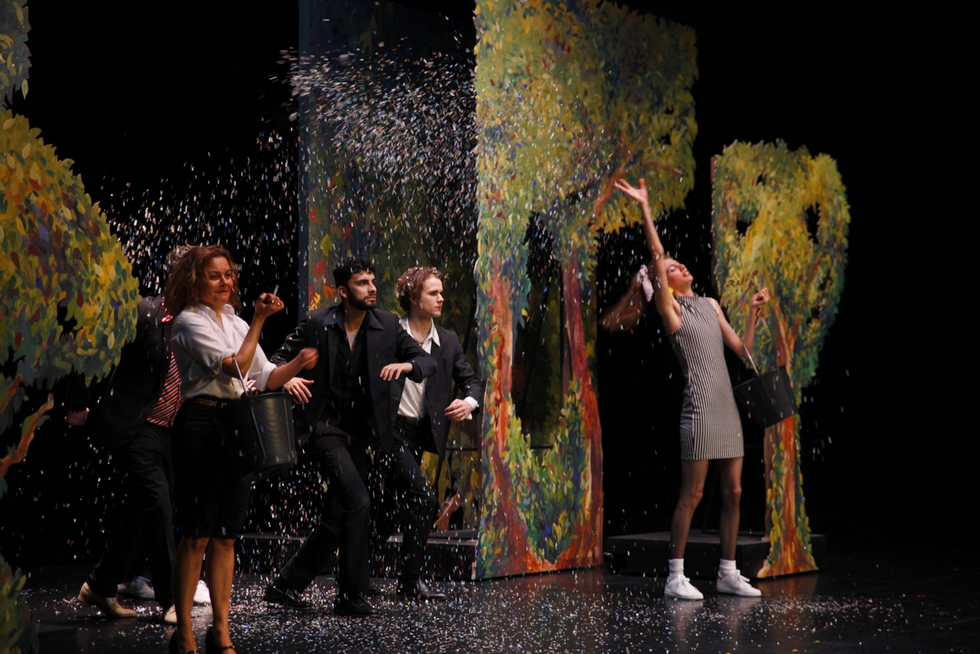 Beaucoup De Bruit Pour Rien Du Bruit Mais Aussi Des Musiques Des Danses Des Fantaisies Debridees Et Beaucoup D Une Saine Exuberance Beaucoup De Bruit Pour Rien Du Bruit Mais Aussi Des Musiques Des Danses Des Fantaisies Debridees Et Beaucoup D Une Saine Exuberance