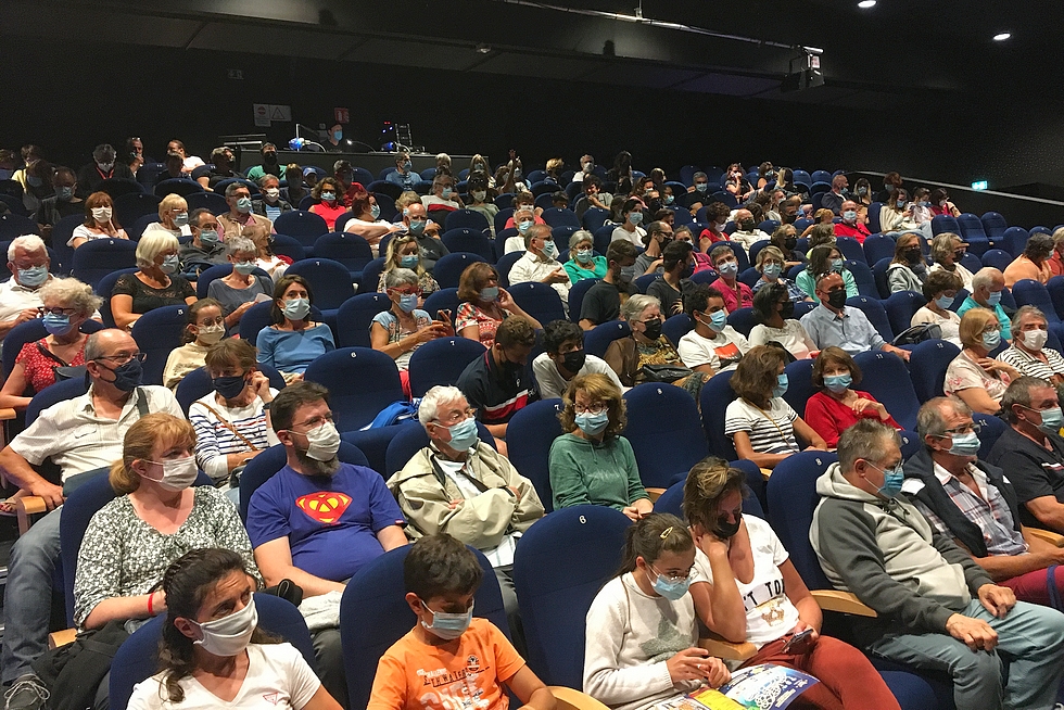La Salle Bleue du Relais de la Côte de Beauté quasi complète © Gil Chauveau. La Salle Bleue du Relais de la Côte de Beauté quasi complète © Gil Chauveau.