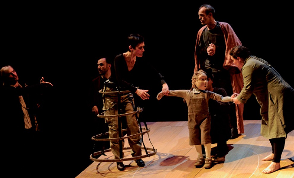 "Le Cercle de Craie Caucasien" © Bastien Capela. "Le Cercle de Craie Caucasien" © Bastien Capela.