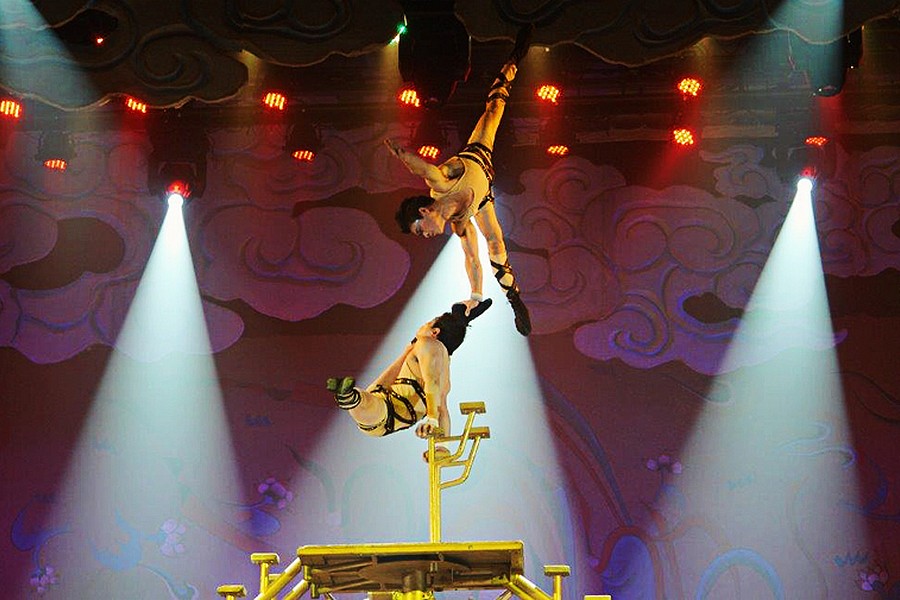 Troupe acrobatique de Suining © Monte-Carlo Festivals.