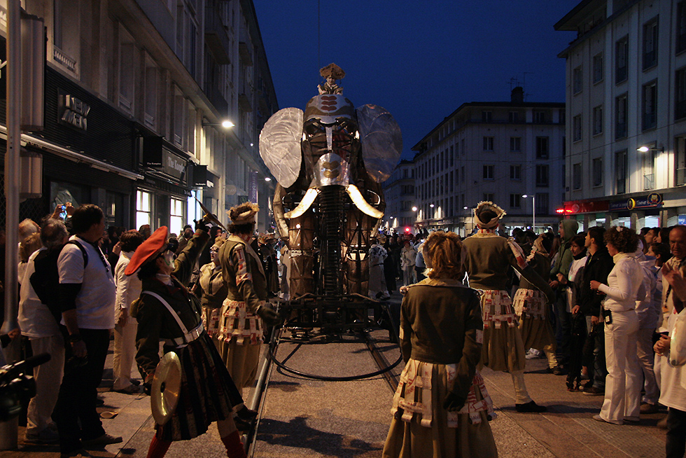 Compagnie Oposito, Brest 2012 © Gil Chauveau.