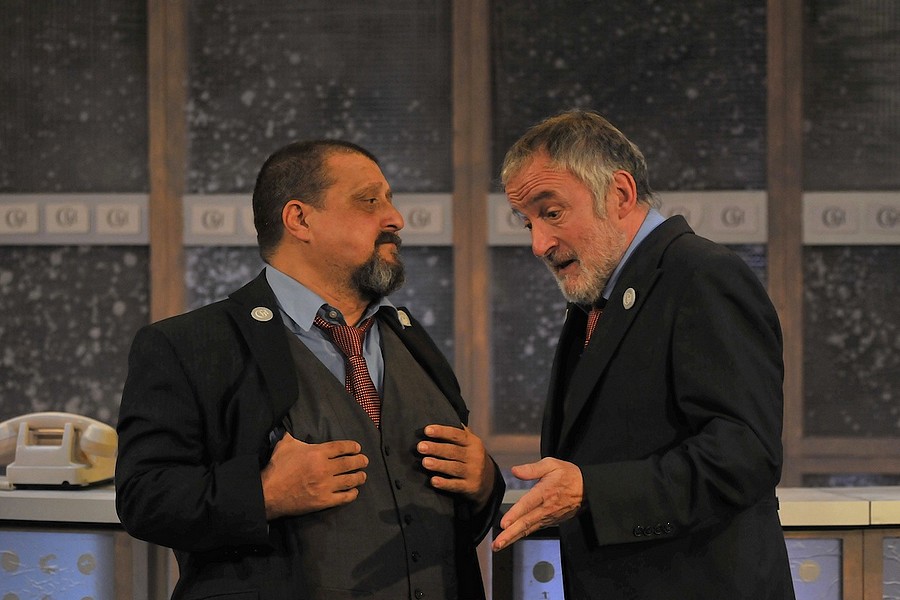 "Qu’est-ce qu’on fait pour Noël ?" par Vincent Roca et Jacques Dau © Évelyne Desaux. "Qu’est-ce qu’on fait pour Noël ?" par Vincent Roca et Jacques Dau © Évelyne Desaux.