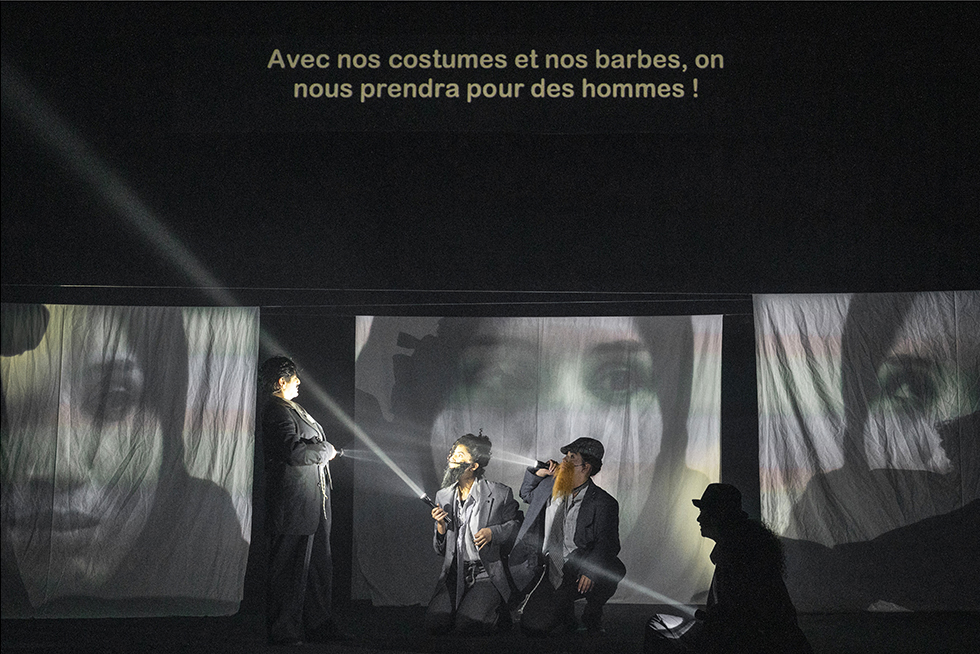 "Une assemblée de femmes" © Alice Sidoli. "Une assemblée de femmes" © Alice Sidoli.