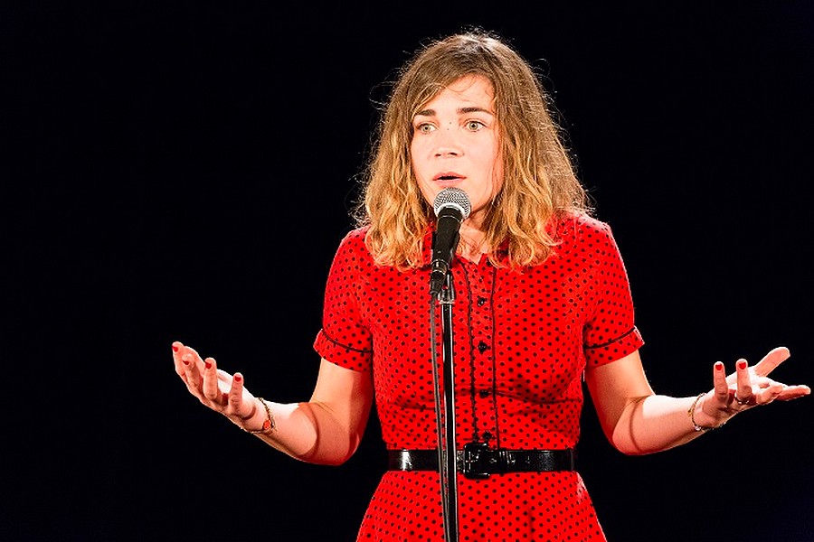 Gratuit Images Le Stand Up Caustique Trash Mais Hilarant De La Mutine Et dernière par
