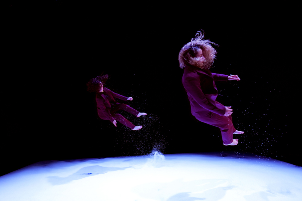 "Landing" © Cie X-press. "Landing" © Cie X-press.