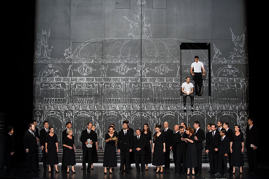 © Julien Benhamou/Opéra National de Paris.
