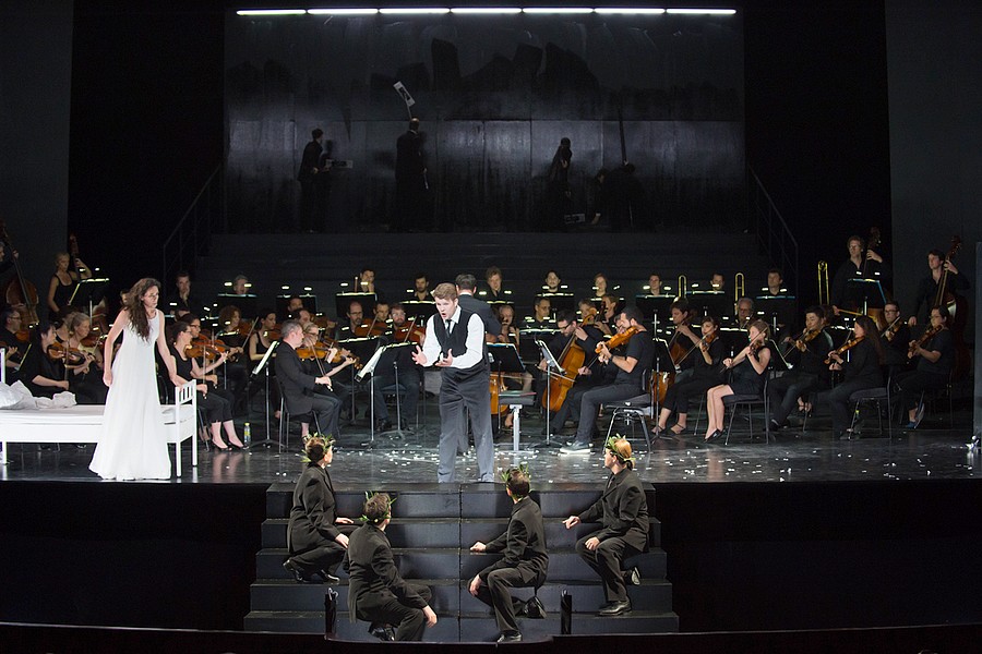 © Julien Benhamou/Opéra National de Paris.