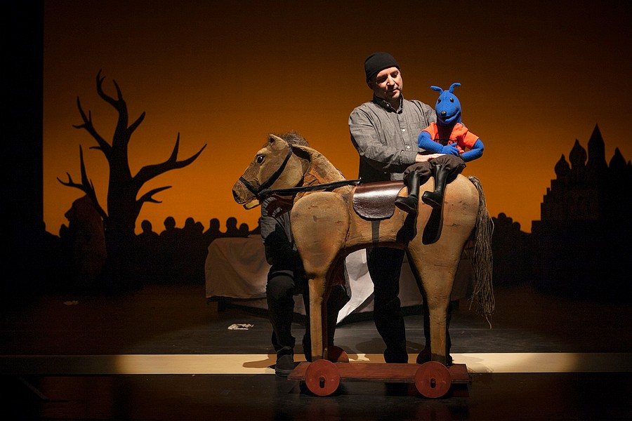 "Guerre et Paix" © Nicola Frank Vachon. "Guerre et Paix" © Nicola Frank Vachon.