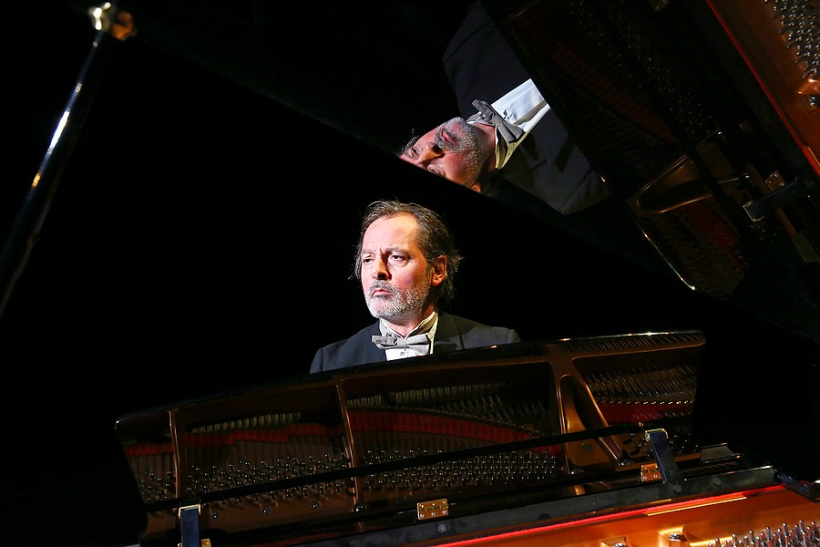 © Xavier Cantat. © Xavier Cantat.