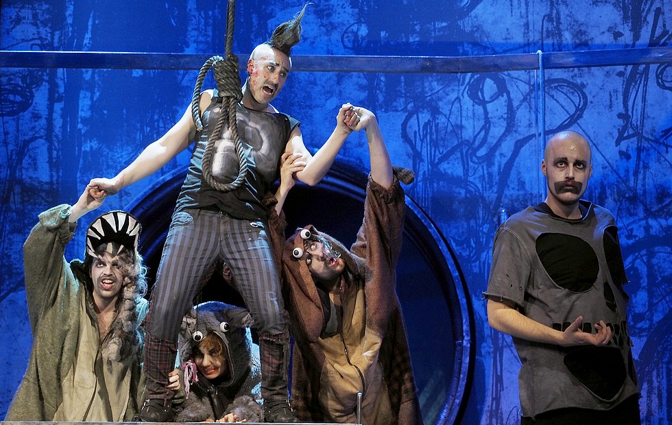 Dans le rôle de Punch, "Punch et Judy" de Sir Harrison Birtwistle, production du Nouvel Opéra de Vienne (mai-juin 2014) © Armin Bardel.