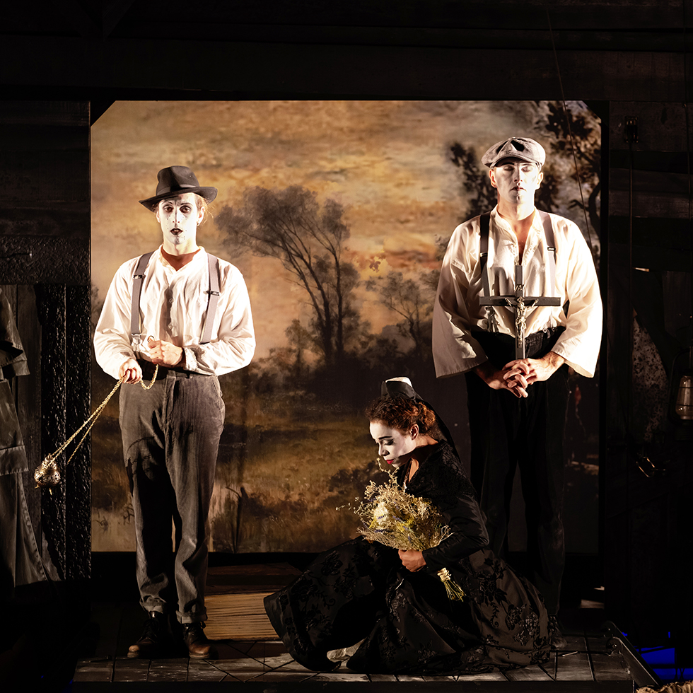 "L'Arlésienne" © Thomas Amouroux. "L'Arlésienne" © Thomas Amouroux.