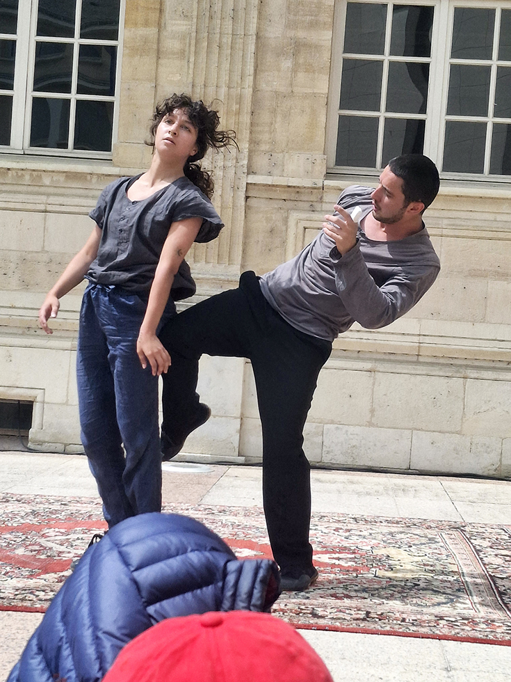 "Une Jungle" de la Compagnie Chao.s © Bruno Fougnies. "Une Jungle" de la Compagnie Chao.s © Bruno Fougnies.