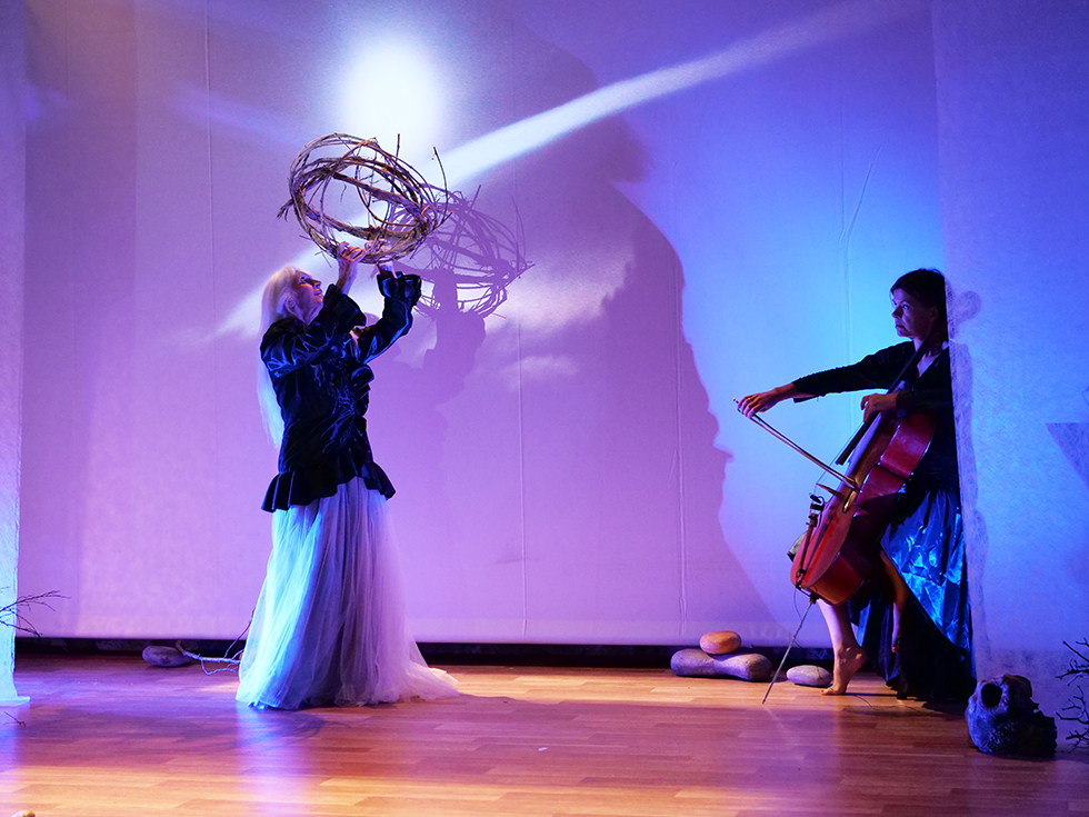 © Aaris Deshayes. © Aaris Deshayes.