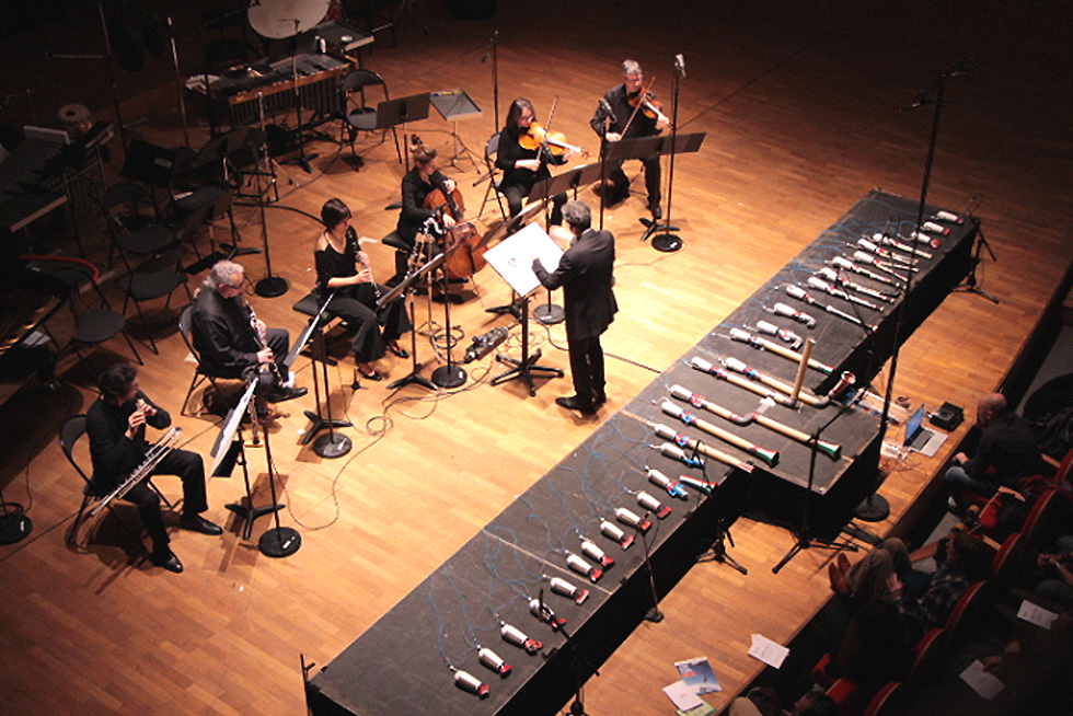 "Regnum vegetabile", Mauro Lanza et Andrea Valle avec les musiciens de 2e2m dirigés par Pierre Roullier, CRR de Paris (janvier 2016) © DR. "Regnum vegetabile", Mauro Lanza et Andrea Valle avec les musiciens de 2e2m dirigés par Pierre Roullier, CRR de Paris (janvier 2016) © DR.