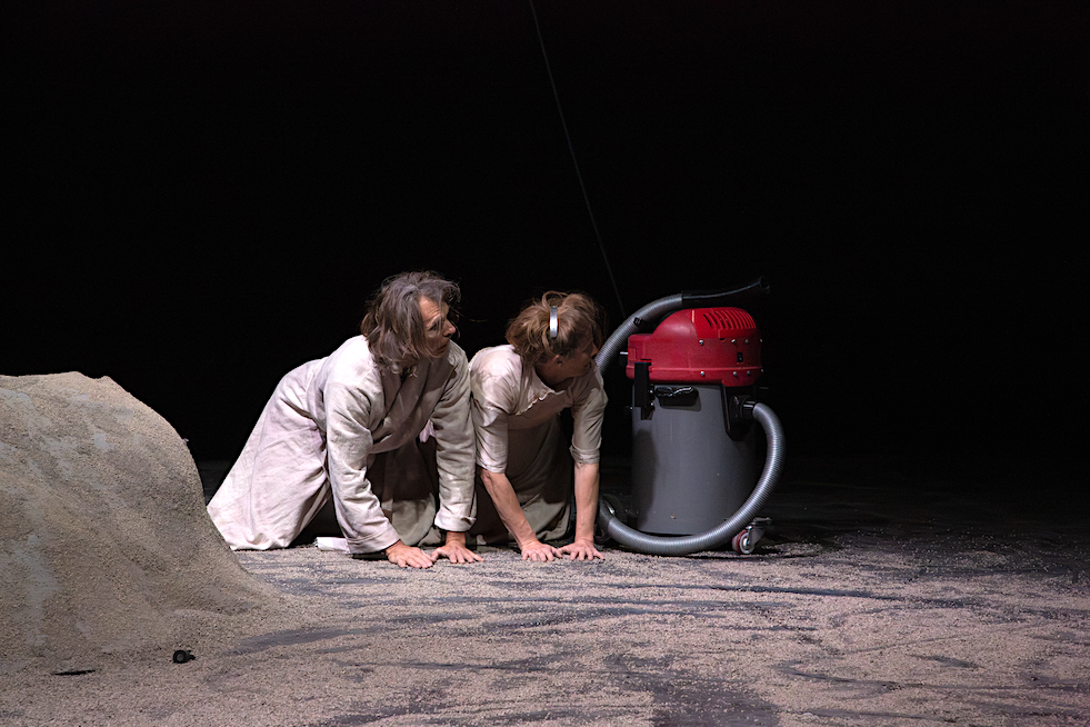 "Aspirator" © Julie Mouton.