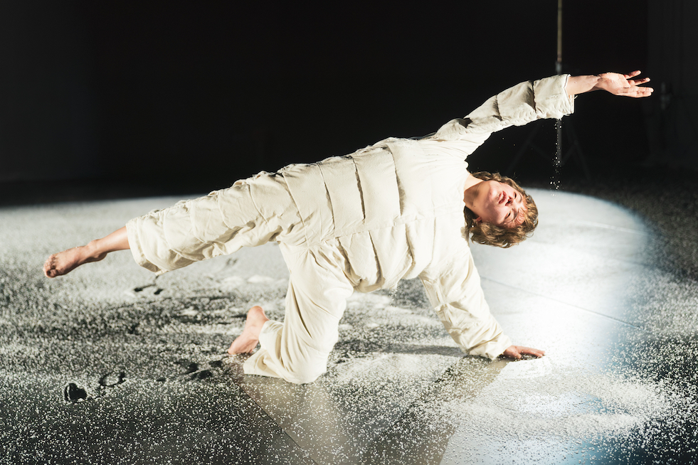 "Do we need a body to dance ?" © Pierre Planchenault.