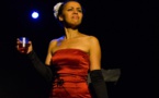 Une jolie traversée de scène dansée et chantée pour célébrer la chanteuse Billie Holiday