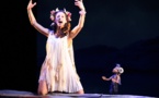Un Protée dans un monde d’opérette, quelque part entre Offenbach et Georges Méliès