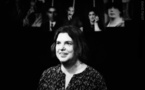 "La Femme au bouquet" Ou comment convoquer par la poésie du Verbe une bulle d'ailleurs douce et libératoire "La Femme au bouquet" Ou comment convoquer par la poésie du Verbe une bulle d'ailleurs douce et libératoire