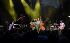 L'effervescence et la jeunesse du jazz soul de KLT s'unit à la voix chaude et expresssive de Jessy Elsa Palma