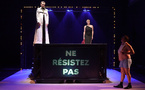 •Off 2026• "Le Parfait Manuel" Initiation burlesque à la tyrannie ou comment porter un regard satirique sur une pratique politique s'abreuvant de nos fragilités démocratiques actuelles
