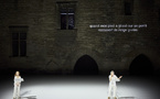 •In 2026• "Oiseau" Une lecture-performance comme une envolée de mots-flocons flottant au-dessus de la Cour d'Honneur…