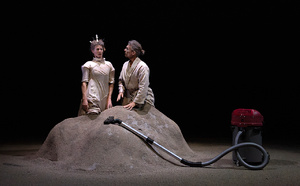 "Aspirator" © Julie Mouton.