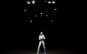 "On stage" D'une fixité statuaire mouvante !