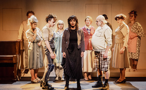 Avec "Willy Protagoras enfermé dans les toilettes", Wajdi Mouawad réussit à décoiffer le sage public de la Colline : une manière de retrouver jeunesse et liberté