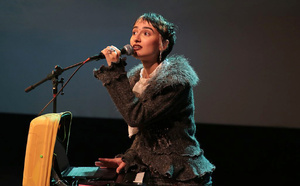 Printemps arabe, réfugiée Queer, Molière et… Pokémon Go : voici les balises de l'exil dans "Somnambule - Hmar Lil" d'Asmaa Samlali