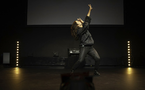 Dans "Je(s)", le chansigne fait parler, danser et chanter le corps