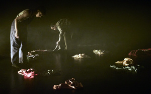 Baroque et burlesque, "Qui a peur de Lysistrata ?" reprend le personnage d'Aristophane pour épingler les guerres d'aujourd'hui au tableau d'horreur